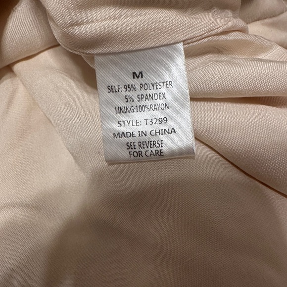 Elegant Cream Quilted Women's Puffer Jacket - Picture 4 of 4